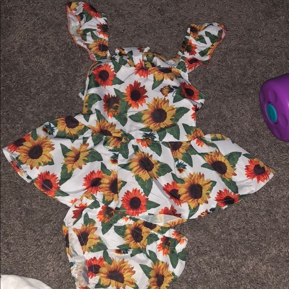Other - Two piece sunflower set for baby girl
